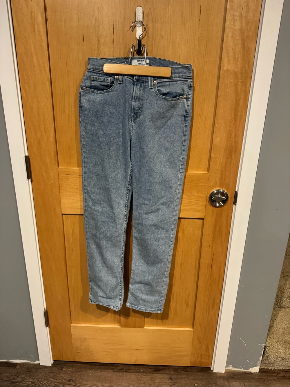 Levi's Straight-Leg Women's Jeans in Light Blue Wash